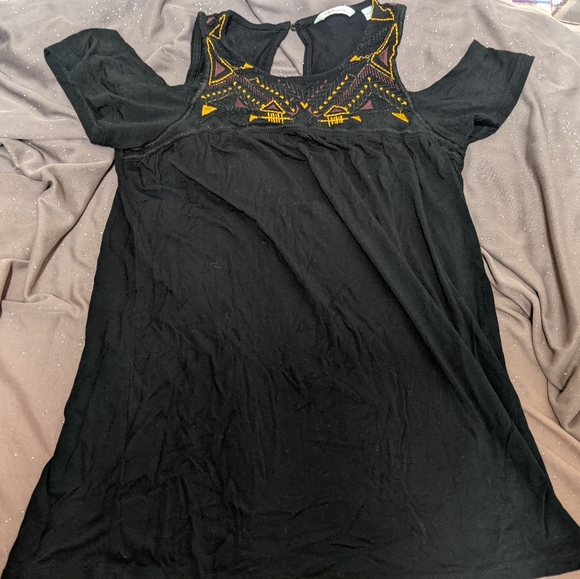 5/$25 Off shoulder top - Picture 3 of 4